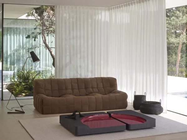 El sofá Kashima de Ligne Roset en una sala de estar