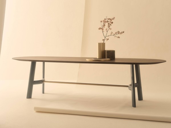 Lema August table in a living area