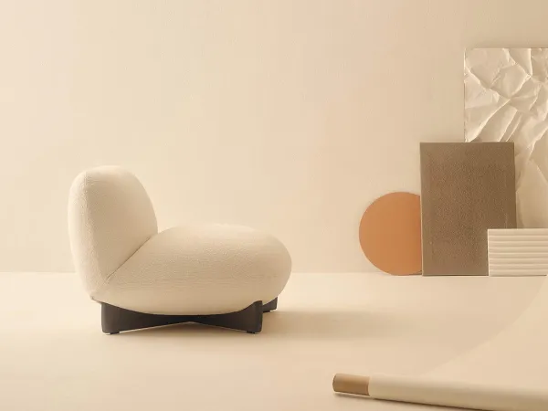 Sillón Hasu de Lema en una sala de estar