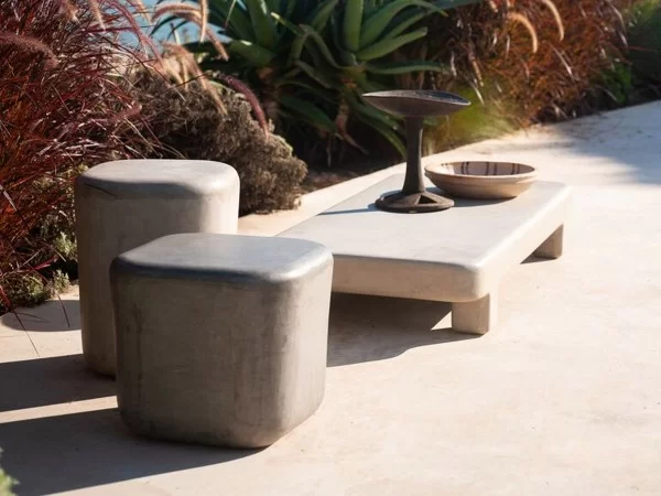The Brasilia coffee table in an outdoor space