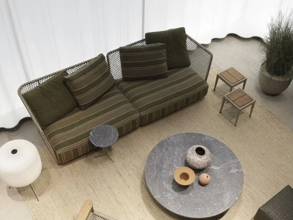 El sofá Oasis de Flexform para exteriores