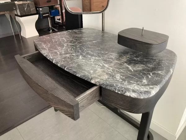 Maskara Vanity di Porada in saldo