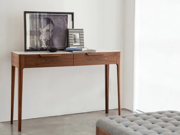 La consolle Ziggy di Porada in una zona living