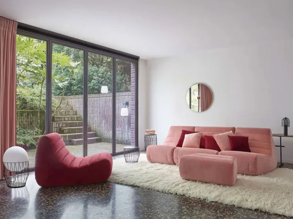 Das Sofa Saparella von Ligne Roset in einem Wohnbereich