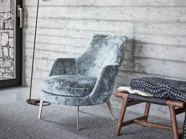 The Guscio armchair by Flexform in a living area