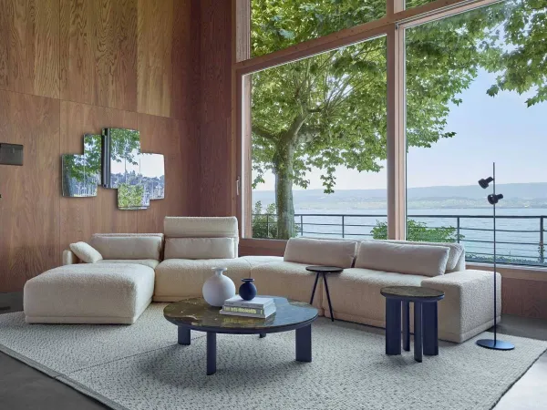 Le canapé Grand Angle de Ligne Roset dans une composition d'angle