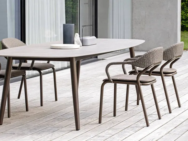 Le fauteuil Noss de Varaschin dans un espace repas