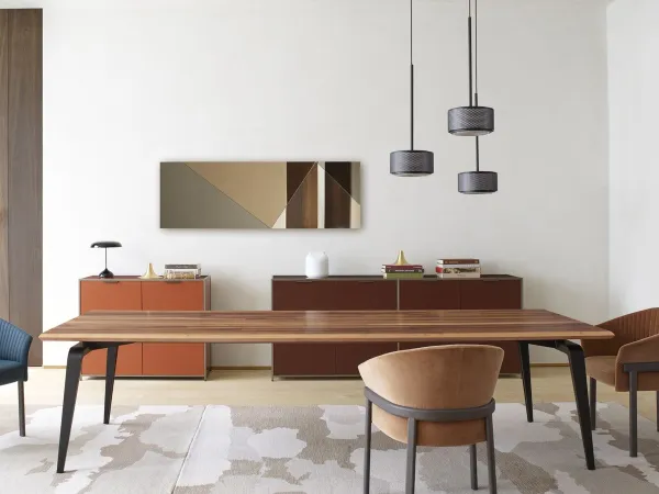 Der Odessa-Tisch von Ligne Roset in einem Wohnbereich