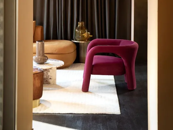 El sillón Aimée de Baxter en una sala de estar