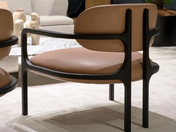 La chaise Brasilia de Arketipo au Salone del Mobile 2025