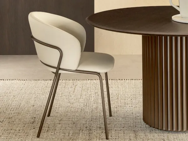 The Vela chair by Riflessi in a dining area