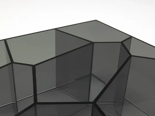 Detalles de la mesa auxiliar Alice de Glas Italia