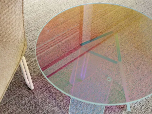 Top details of the Glas Shimmer side table