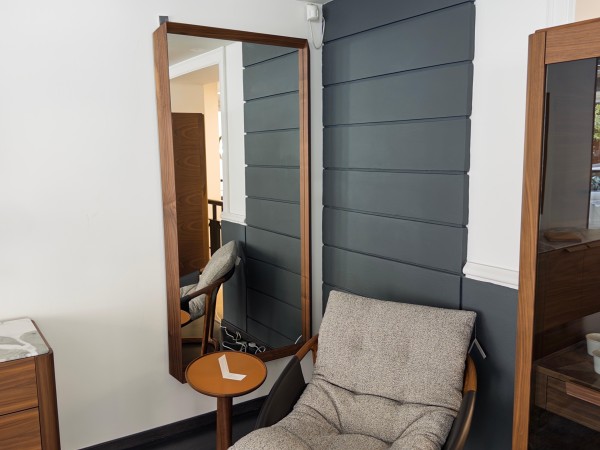 Découvrez le miroir Fortyfive de Porada en solde chez Mobilificio Marchese