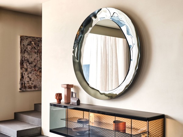 The Cosmos mirror by Cattelan Italia in a living area