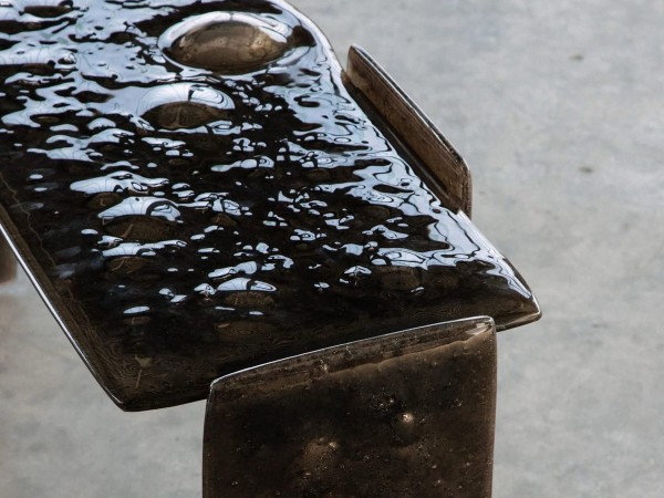 Détails de la table Opalia de Glas Italia