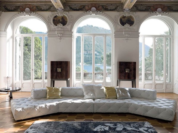 Das Sofa Must von Longhi im Wohnbereich