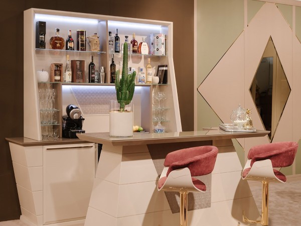 Details of the Hemingway home bar by Vismara