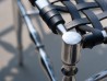 Stuhl Agadir Baxter | Aluminiumguss und Geflochtenes Leder | Design Paola Navone