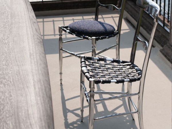 Stuhl Agadir Baxter | Aluminiumguss und Geflochtenes Leder | Design Paola Navone
