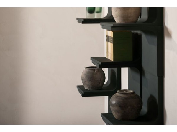 Modulares Bücherregal Hugo Baxter | Wandmontierter Beton | Design Draga & Aurel