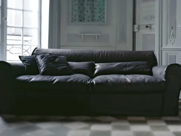 Le canapé Housse de Baxter : un travail de cuir artisanal