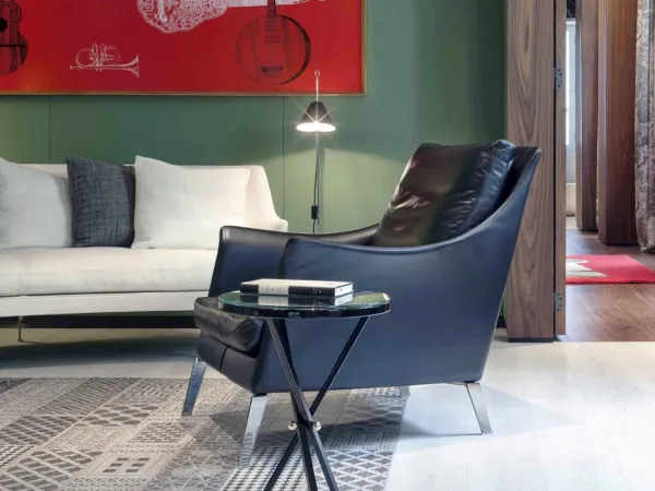 Version bleue du fauteuil Boss de Flexform