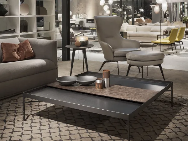 Table basse de salon dans une pièceo