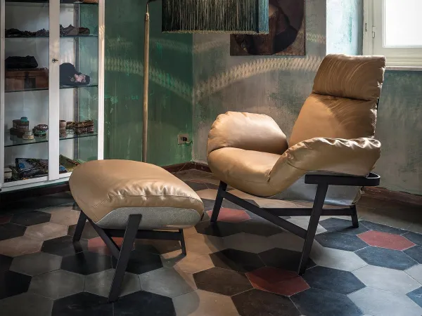 Arketipo Jupiter Lite Armchair upholstered in leather