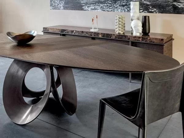 Details of the Oracle table top by Arketipo