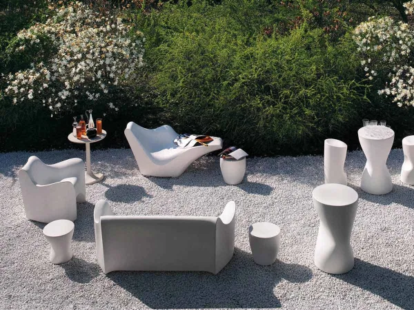 Poltrona Driade Tokyo Pop in un'area outdoor