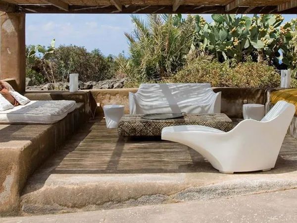 Tavolino da caffè Tokyo Pop di Driade con altri elementi della stessa collezione