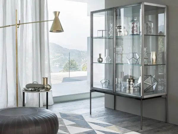 Vetrina Galerist di Lema completamente in vetro