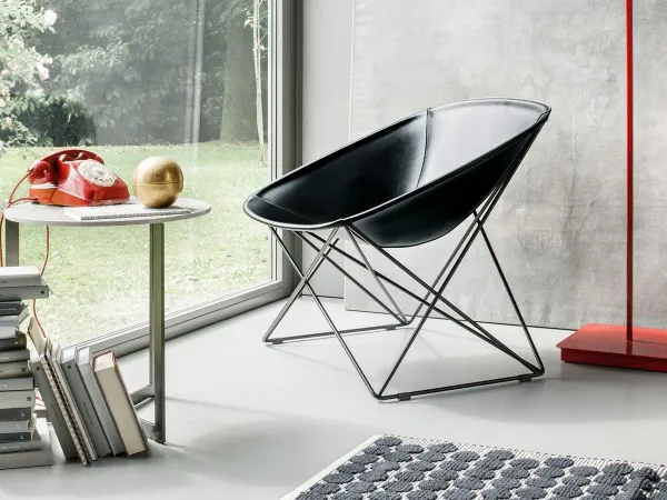 Sillón Popsi de Lema: acabado en cuero negro