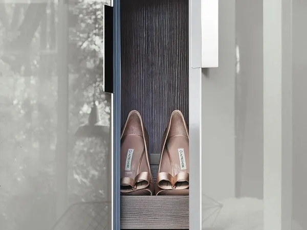 Poignées et portes de l'armoire Nur de Lema