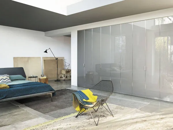 Nur Kleiderschrank in einem Schlafzimmer