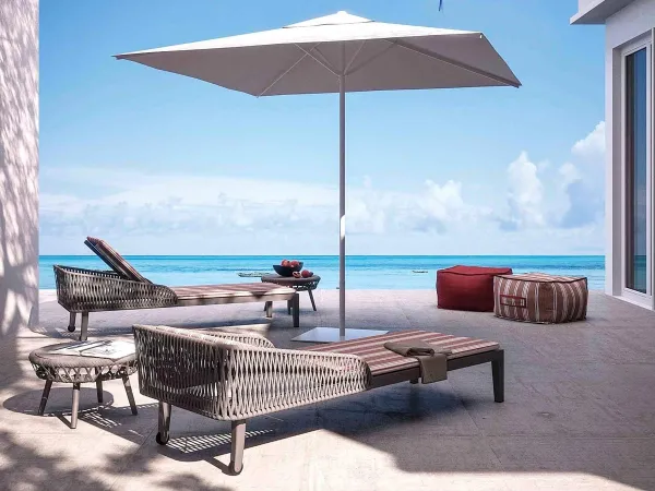 Una terrazza arredata dai lettini Dream di Atmosphera 2.0