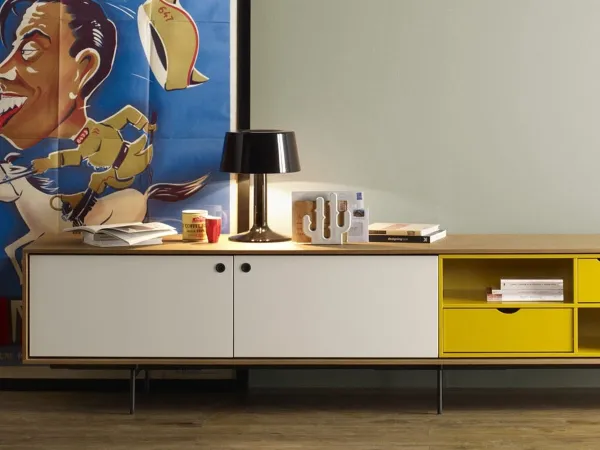 奥拉 D 餐具柜 by Treku