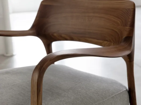 Détails du fauteuil Louis de Porada