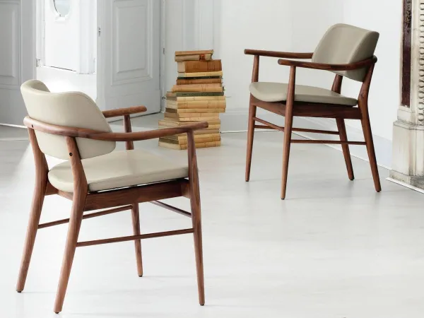 Les chaises Nissa de Porada sur Mobilificio Marchese