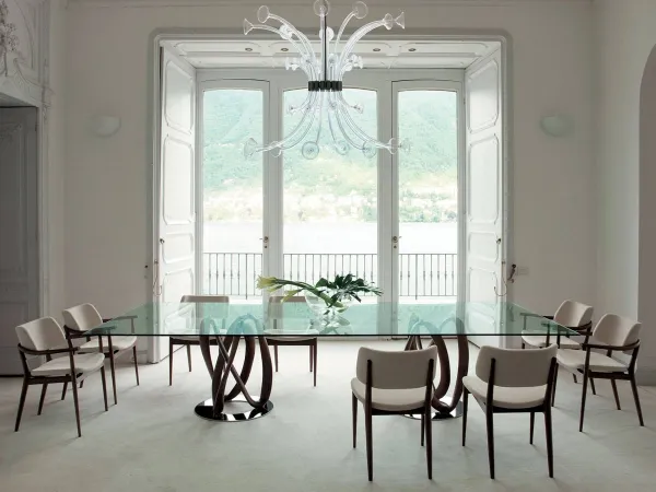 Der Nissa Stuhl von Porada in einem Konferenzraum