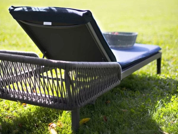 Details of the woven backrest of the Dream lounger by Atmosphera