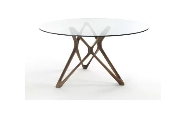 Circe: un tavolo in legno...