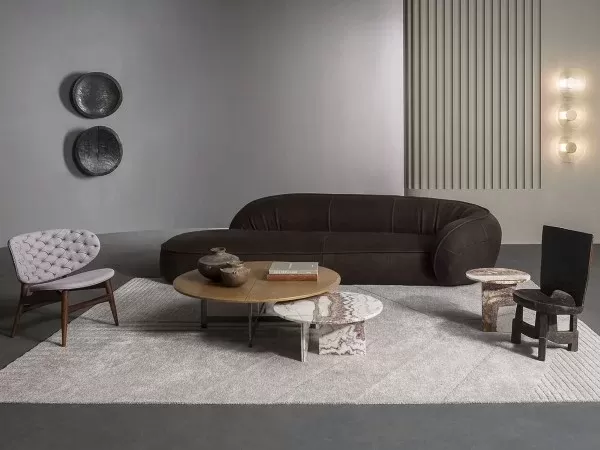 Leon sofa von Baxter in einem Wohnbereich